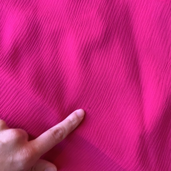 Beautiful raspberry colored Banana Republic sleeveless silk blouse - Picture 7 of 8